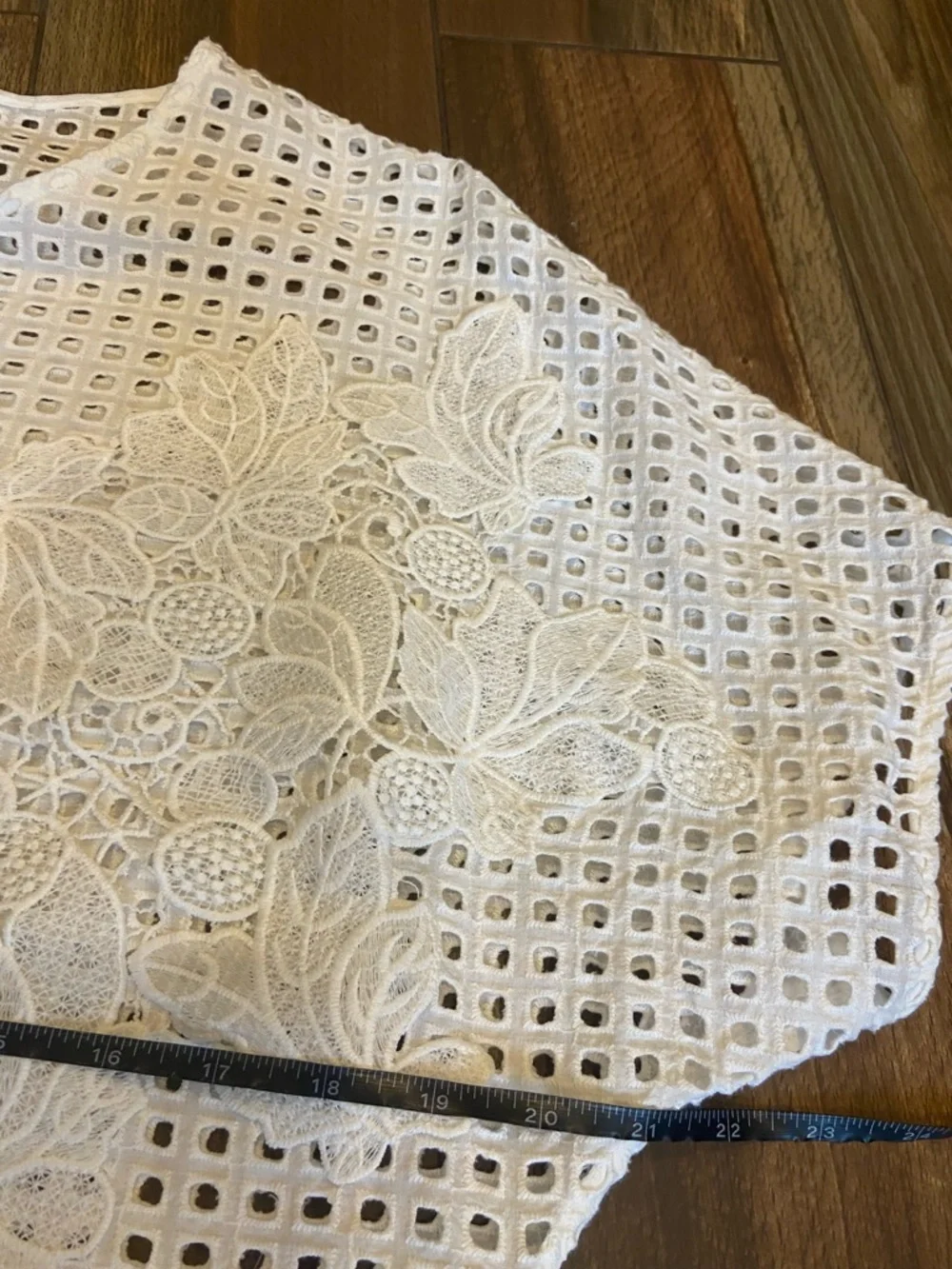 Zara White Eyelet Short-Sleeve Top with Floral Lace - Picture 6 of 7